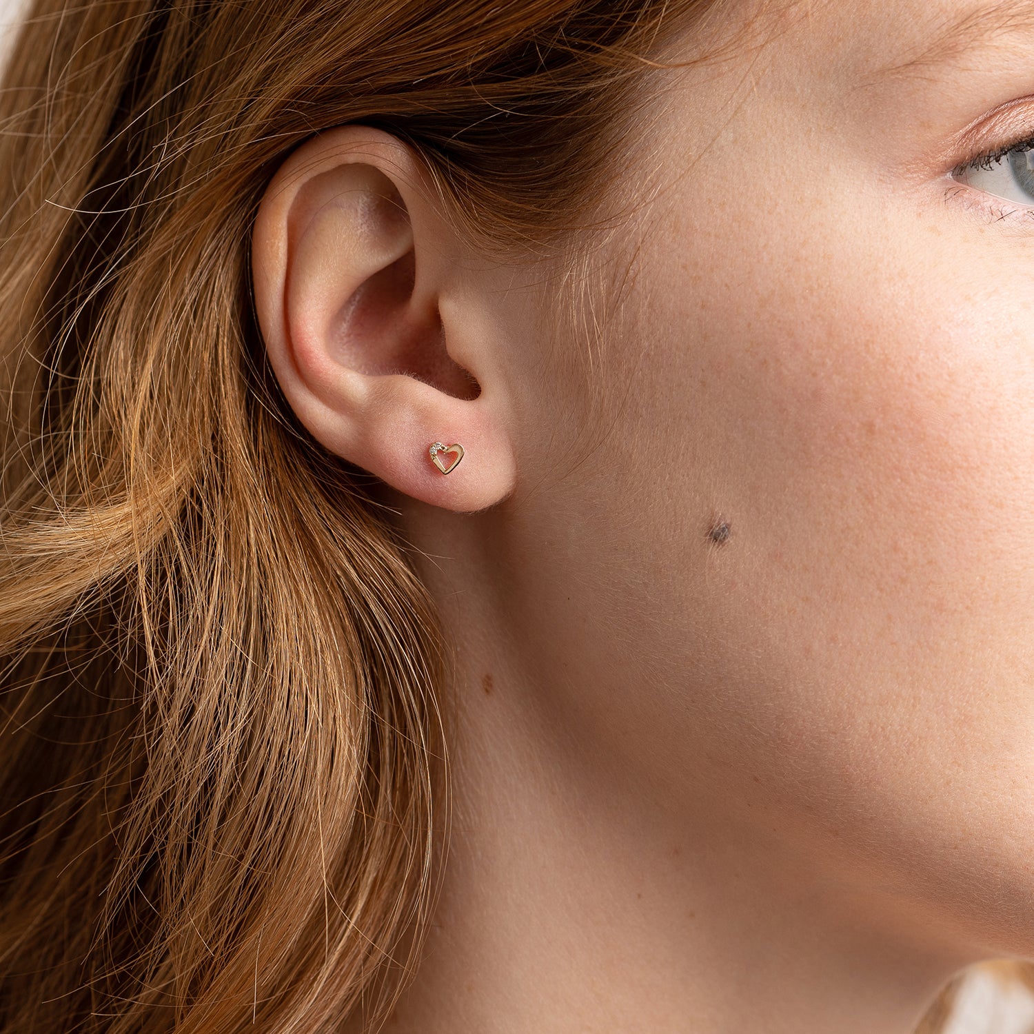 Heart stud earrings